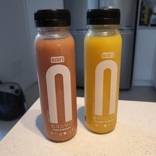 BLENDY'S 핑크 스무디+블론디 스무디 — 5점을 준 리뷰어가 2021년 11월 올린 사용 사진