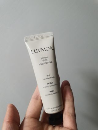 러브모아 향수 고체향수 승무원 고체향수 바르는 향수 니치향수 도손 우드세이지 앤 씨솔트 — 4점을 준 리뷰어가 2023년 1월 올린 사용 사진