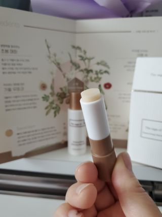 더사가오브수 [사가수] 효혜윤 보태니컬 에너지 에센스인로션 20ml /아이포올 스틱 3g — 5점을 준 리뷰어가 2023년 2월 올린 사용 사진