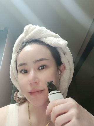 디하우트 랩 4 in 1 갈바닉 아쿠아 워터 필링기 스킨스크러버 — 5점을 준 리뷰어가 2021년 11월 올린 사용 사진