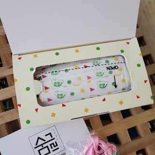 [숨그림]  덴탈마스크 짱구 우리아이 그리고 내가 쓰는 믿을수있는 케릭터 마스크  16종 — 5점을 준 리뷰어가 2021년 10월 올린 사용 사진
