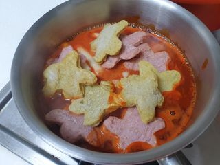 빨간키트 떡볶이 밀키트 2~3인분 매운맛 국물 떡볶이 만들기 쉬운 황금 레시피 분말 소스로 간편한 요리 — 5점을 준 리뷰어가 2021년 8월 올린 사용 사진