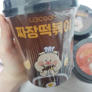 유비쿡 컵떡볶이 매운컵떡볶이2개/ 짜장컵떡볶이 2개  총 4개세트 — 5점을 준 리뷰어가 2021년 2월 올린 사용 사진
