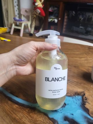 빅그린 니치 퍼퓸 바이옴바디워시 500ml(상탈, 블랙베리&베이, 블랑쉐 3종 중 택1) — 5점을 준 리뷰어가 2022년 12월 올린 사용 사진