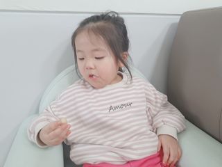 도이퉁 마카다미아 넛 90g  로얄 마카넛 오리지널 쏠트 허니 — 5점을 준 리뷰어가 2021년 3월 올린 사용 사진
