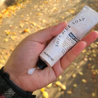 멈칫(MUMCHIT) 넥퍼퓸 NECKPERFUME 2가지 향 — 5점을 준 리뷰어가 2021년 11월 올린 사용 사진
