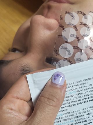 에버렐 아크네 클리어 패치 오리지널(40매) + XL(8매) 1세트, 각 1개씩 — 5점을 준 리뷰어가 2022년 5월 올린 사용 사진