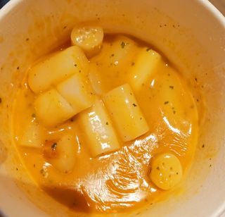 나우  [요리궁리] B타입 ( 매콤, 치즈, 매콤까르보 ) 꽃떡볶이 6개입 세트 — 5점을 준 리뷰어가 2025년 3월 올린 사용 사진