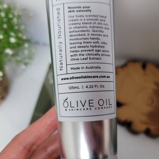 올리브 오일 스킨케어 컴퍼니 [OOSC] 보송보송한 내추럴리 너리시드 핸드크림 125ml — 3.5점을 준 리뷰어가 2021년 4월 올린 사용 사진