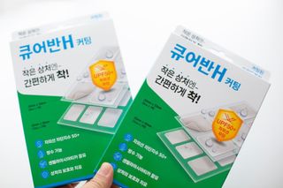 [큐어반H 커팅] 간편하게 떼서 쓰는 자외선차단 습윤밴드 (1팩/30매입) — 5점을 준 리뷰어가 2022년 11월 올린 사용 사진