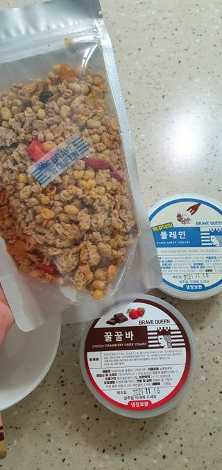 [브레이브퀸] 수제 그릭 요거트 + 그래놀라 세트 — 5점을 준 리뷰어가 2021년 11월 올린 사용 사진