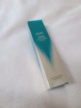 [NEW 탄력유턴 아이크림] AHC 유스 래스팅 리얼 아이크림 포 페이스 — 5점을 준 리뷰어가 2021년 2월 올린 사용 사진