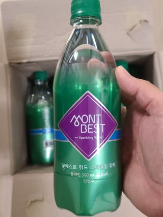몽베스트 Montbest with Sparkling water Plain 20병 — 4점을 준 리뷰어가 2021년 10월 올린 사용 사진