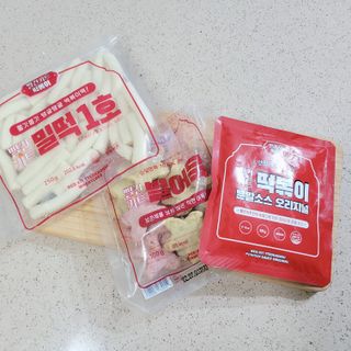 빨간키트 떡볶이 밀키트 2~3인분 매운맛 국물 떡볶이 만들기 쉬운 황금 레시피 분말 소스로 간편한 요리 — 5점을 준 리뷰어가 2021년 8월 올린 사용 사진