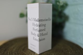 줄라이 모닝 _ JULY MORNING 줄라이모닝 하이드레이팅 퍼퓸드 바디앤핸드 에멀젼 — 4점을 준 리뷰어가 2021년 9월 올린 사용 사진