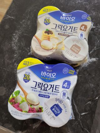 매일바이오 그릭요거트 오리지널 플레인 4개, 로스터리 커피믹스 4개 — 5점을 준 리뷰어가 2021년 12월 올린 사용 사진
