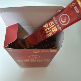힘내라김홍삼 하루홍삼정스틱 10g x 10포 — 5점을 준 리뷰어가 2021년 3월 올린 사용 사진