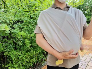 베베누보 다이얼핏 밀착 아기띠 더 이지슬링 Lv3 — 5점을 준 리뷰어가 2021년 6월 올린 사용 사진