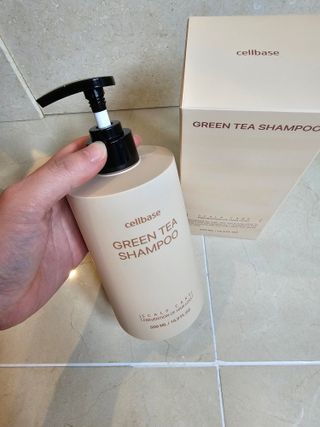 프리마인 더이상 뻣뻣하고 효과없는 탈모샴푸는 NO. 근본부터 케어하는 셀베이스 그린티샴푸(500ml) — 5점을 준 리뷰어가 2023년 4월 올린 사용 사진