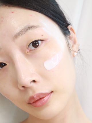 MF[스킨1004] 마다가스카르 센텔라 히알루-시카 워터핏 선세럼 50ml — 5점을 준 리뷰어가 2024년 5월 올린 사용 사진