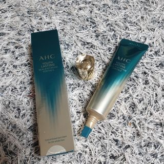 [NEW 탄력유턴 아이크림] AHC 유스 래스팅 리얼 아이크림 포 페이스 — 5점을 준 리뷰어가 2021년 4월 올린 사용 사진