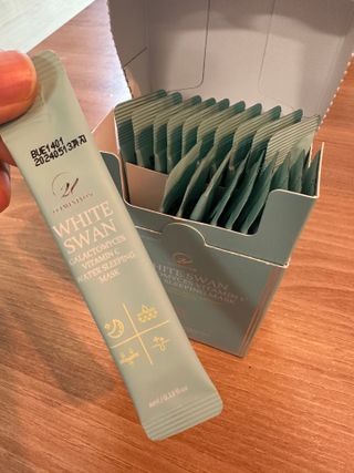 오투에니원 화이트 스완 갈락토미세스 비타민 C 워터 슬리핑 마스크 — 4점을 준 리뷰어가 2023년 3월 올린 사용 사진