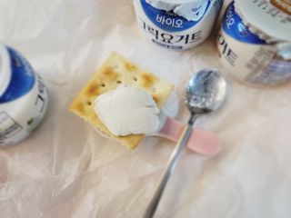 매일바이오 그릭요거트 오리지널 플레인 4개, 로스터리 커피믹스 4개 — 5점을 준 리뷰어가 2021년 12월 올린 사용 사진