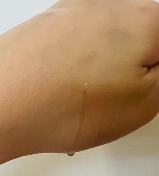 스킨큐어 산다화 비타민c 화이트닝 에센스 30ml — 5점을 준 리뷰어가 2023년 10월 올린 사용 사진
