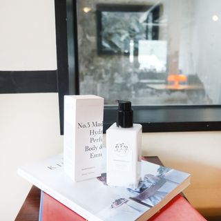 줄라이 모닝 _ JULY MORNING 줄라이모닝 하이드레이팅 퍼퓸드 바디앤핸드 에멀젼 — 5점을 준 리뷰어가 2021년 9월 올린 사용 사진