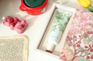 더사가오브수 [사가수] 사계절 원료를 담아내어 진한 보습을 선사하는, 효혜윤 보태니컬 에너지 핸드크림 세트 — 5점을 준 리뷰어가 2023년 3월 올린 사용 사진