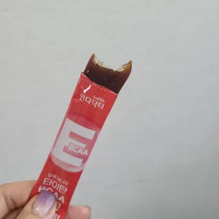 [인디닥터] 타이탄 BCAA 프로틴 젤리스틱 — 5점을 준 리뷰어가 2022년 5월 올린 사용 사진