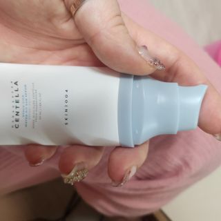 [스킨1004] 마다가스카르 센텔라 히알루-시카 워터핏 선세럼 50ml — 5점을 준 리뷰어가 2024년 5월 올린 사용 사진