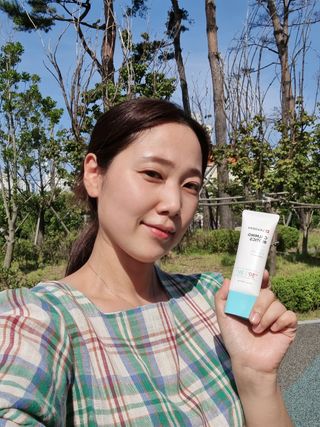 리더스코스메틱 리더스 카밍 바이오틱스 선 에센스 SPF 50+ PA++++ — 5점을 준 리뷰어가 2022년 7월 올린 사용 사진
