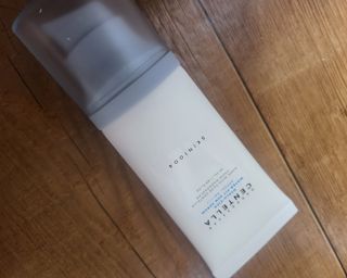 [스킨1004] 마다가스카르 센텔라 히알루-시카 워터핏 선세럼 50ml — 5점을 준 리뷰어가 2024년 5월 올린 사용 사진