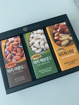 짜먹는 이지견과 짜먹는 이지아몬드, 짜먹는 이지허니피넛, 짜먹는 이지캐슈넛 각 10g X  10포 — 4.5점을 준 리뷰어가 2021년 3월 올린 사용 사진