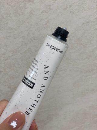 멈칫(MUMCHIT) 넥퍼퓸 NECKPERFUME 2가지 향 — 5점을 준 리뷰어가 2021년 11월 올린 사용 사진