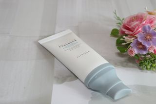 [스킨1004] 마다가스카르 센텔라 히알루-시카 워터핏 선세럼 50ml — 5점을 준 리뷰어가 2024년 5월 올린 사용 사진