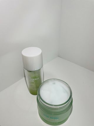 김정문알로에 큐어 큐어 알로에 리프레쉬 젤리 세럼, 큐어 알로에 하이드로 젤리 크림 — 4점을 준 리뷰어가 2021년 2월 올린 사용 사진
