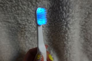 트로마츠 심플 미세전류 칫솔 — 4점을 준 리뷰어가 2022년 5월 올린 사용 사진