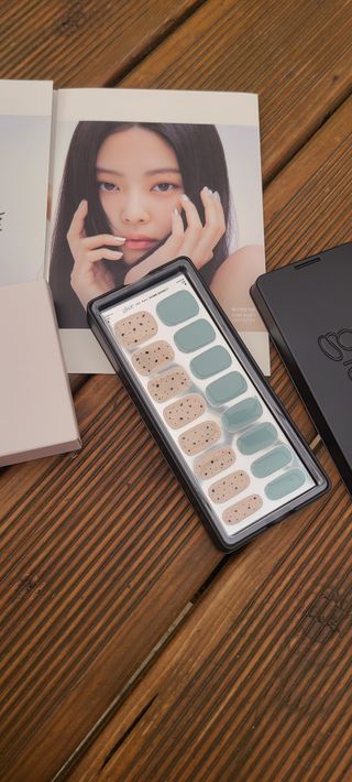 데싱디바 글레이즈 젤네일 시리얼 네일_4종 중 택 1 — 5점을 준 리뷰어가 2021년 9월 올린 사용 사진