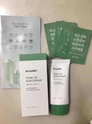 아르비엔 순한성분 비건 무기자차 톤업선크림 — 5점을 준 리뷰어가 2021년 1월 올린 사용 사진