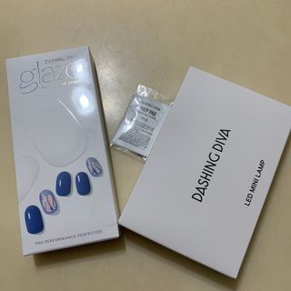 데싱디바 글레이즈 젤네일 별빛유리네일 6종_랜덤발송 — 5점을 준 리뷰어가 2021년 8월 올린 사용 사진