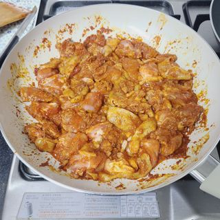 (주)마니커 마니커 춘천식 닭갈비 [냉동 500g] — 5점을 준 리뷰어가 2022년 11월 올린 사용 사진