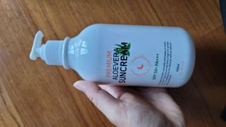 [닥터문] 프리미엄 알로에베라 선크림 500ml — 5점을 준 리뷰어가 2022년 5월 올린 사용 사진