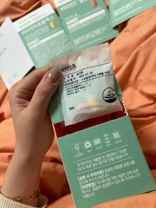 [닥터잇츠] 개인맞춤형 건강기능식품_2종 중 택 1 — 5점을 준 리뷰어가 2024년 2월 올린 사용 사진