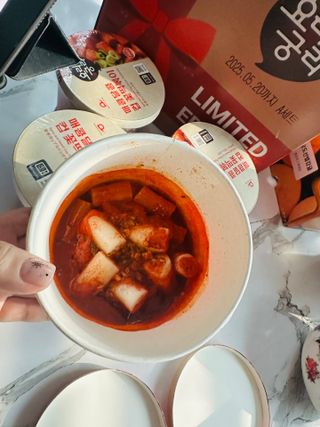 나우  [요리궁리] 매콤달콤 꽃떡볶이 6개입 세트 — 4점을 준 리뷰어가 2025년 1월 올린 사용 사진