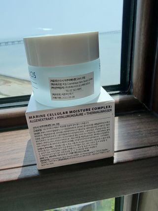 산수시 아쿠아 베네핏 24h 수부지 물광 속건조 수분크림 50ml — 5점을 준 리뷰어가 2021년 6월 올린 사용 사진