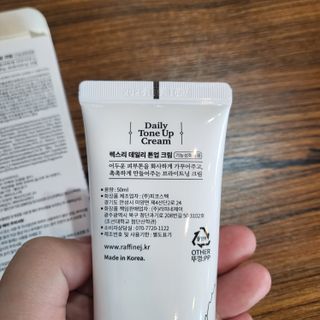 렉스리 데일리 톤업 크림 Rexri Daily Tone Up Cream — 5점을 준 리뷰어가 2022년 10월 올린 사용 사진