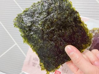 [해림맛김] 들기름에 구운 바삭바삭 김 4종 세트 + 1종 랜덤발송 총5개입 — 5점을 준 리뷰어가 2021년 2월 올린 사용 사진