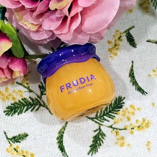 틱톡 [후르디아] 튼입술해결템 올리브영 블루베리 하이드레이팅 허니 립밤 — 5점을 준 리뷰어가 2023년 12월 올린 사용 사진